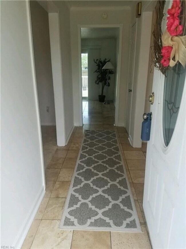 Building Photo - Remodeled 3BR Home in Indian Lakes - Granite Counter Tops and Stainless Steel Appliances