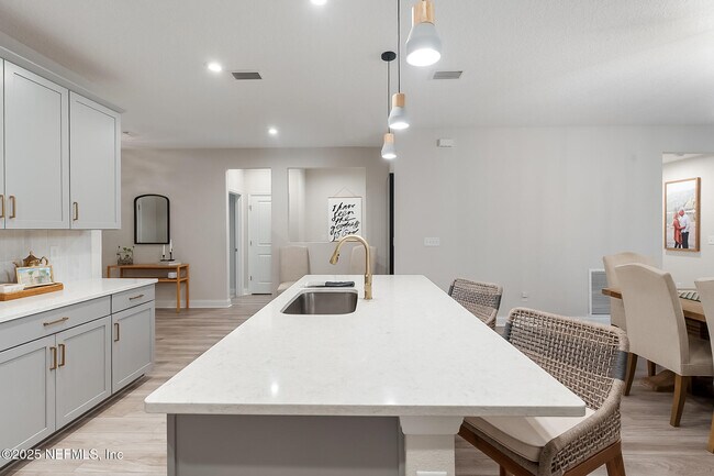 Building Photo - 50 Sydney Cv