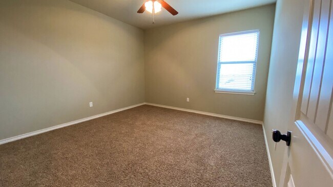 Building Photo - 3132 Stallion Dr