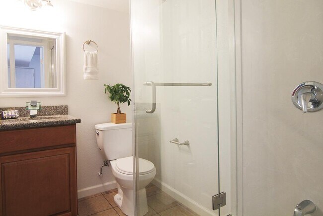 Building Photo - 6832 Bellgreen Dr