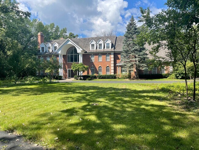 Primary Photo - 600 Broadsmoore Dr