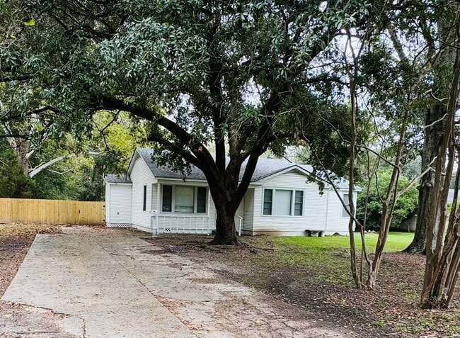 Building Photo - 1040 Myrtle St