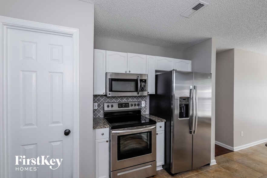 Building Photo - 13308 Woodland Farm Dr