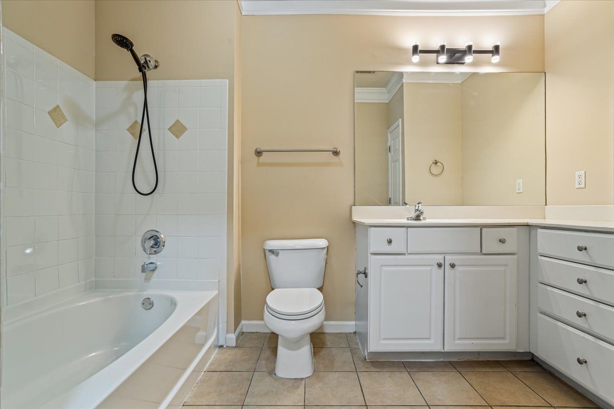 Building Photo - 1850 Cotillion Dr