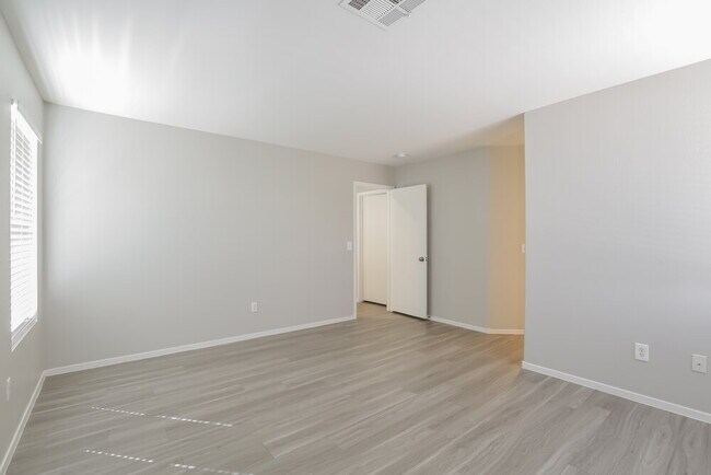 Building Photo - 996 Pleasant Run Ct