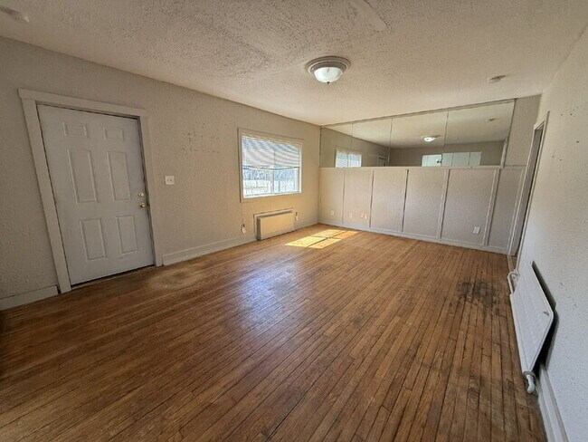 Building Photo - 821 Broadway