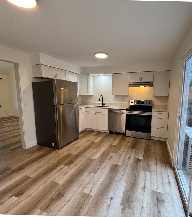 Building Photo - 429 Thomas St NW