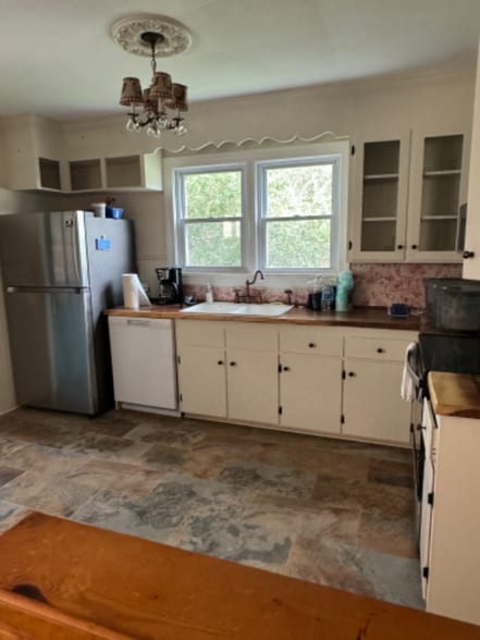 Building Photo - 400 Fourth St