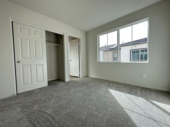 Building Photo - 2 BEDROOM HOME FOR LEASING IN Pomona