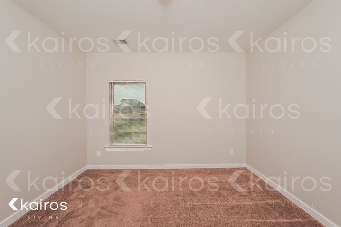 Building Photo - 633 White Oak Cir