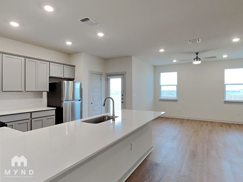 Building Photo - 10713 Fulton Ave