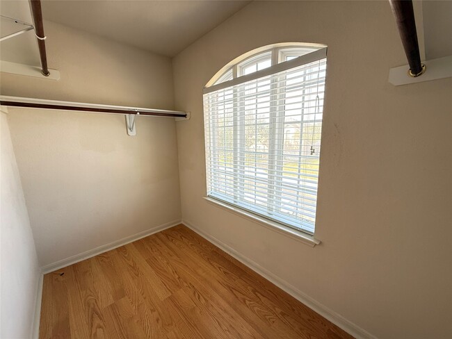 Building Photo - 3118 Creek Bank Ln