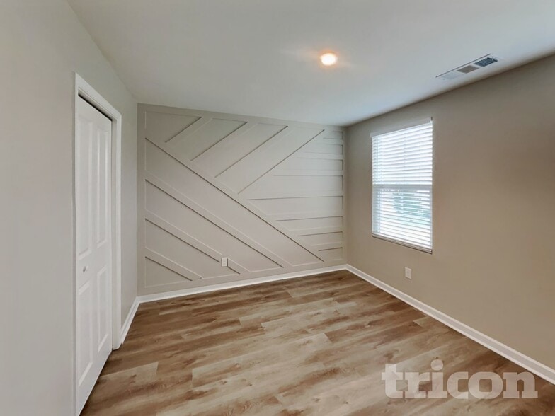 Building Photo - 2412 Solomon Ln
