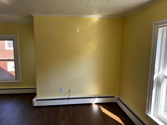 Building Photo - Spacious 3 Bedroom, 1.5 Bath House for Rent in Brewer