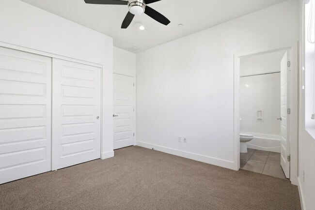 Building Photo - 820 N 8th Ave