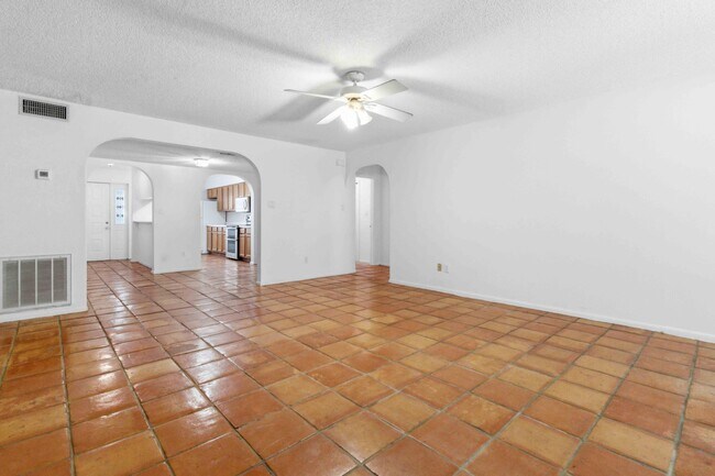 Building Photo - 2107 Hidden Grove Ln