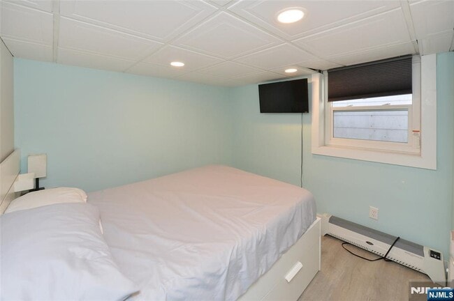 Building Photo - 117 Lake St