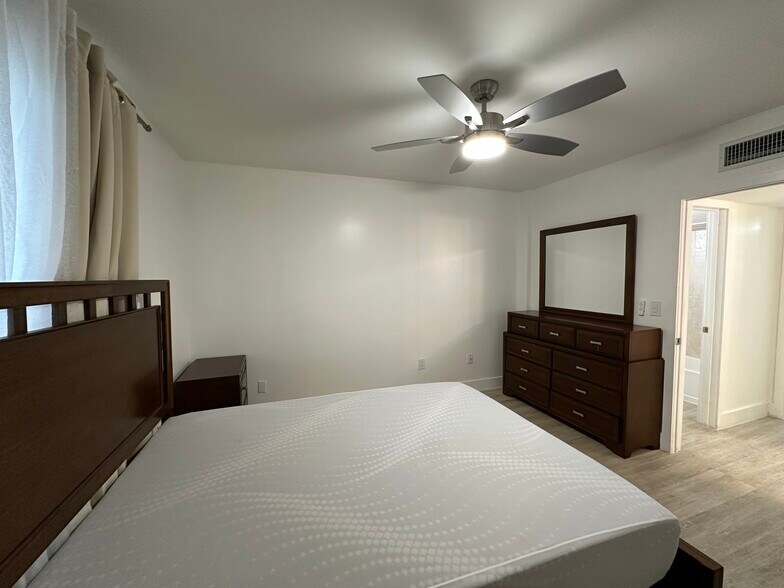 Building Photo - 10900 SW 104th St