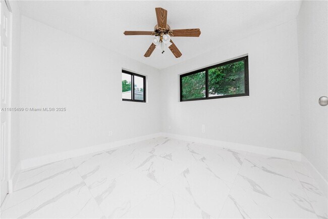 Building Photo - 1011 SW 25th Ave