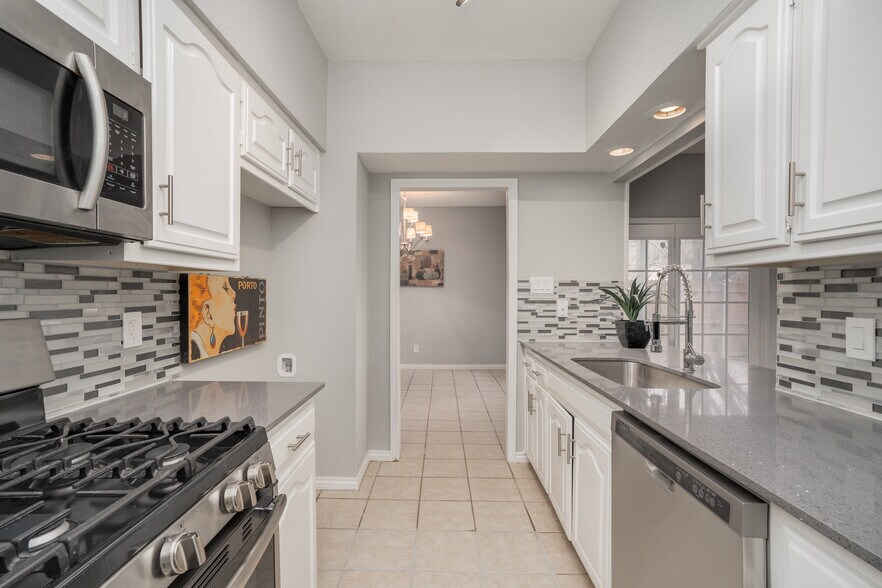 Primary Photo - 317 Benjamin St