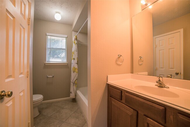 Building Photo - 10035 Magnolia Way