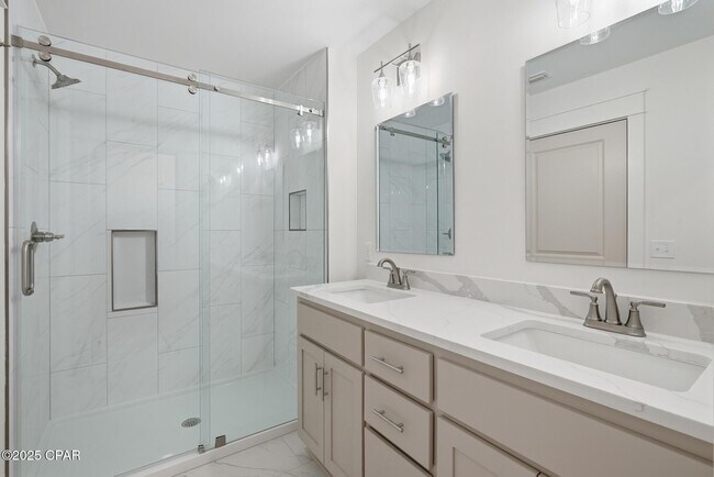 Building Photo - 924 Grace Ave