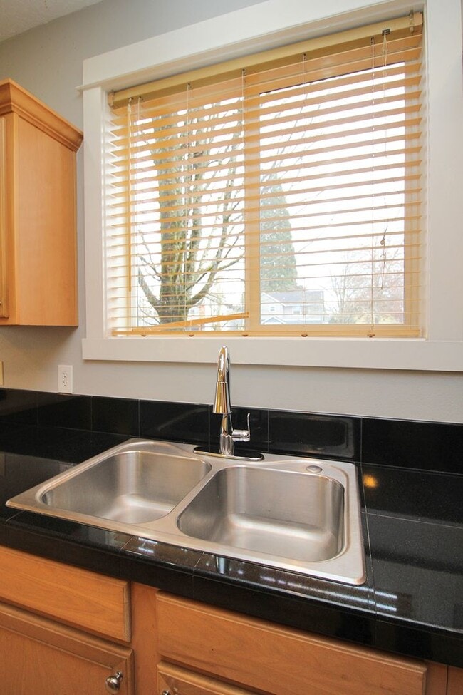 Building Photo - 7123 SE Brooklyn St