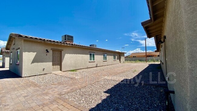 Building Photo - 1506 E 28th St