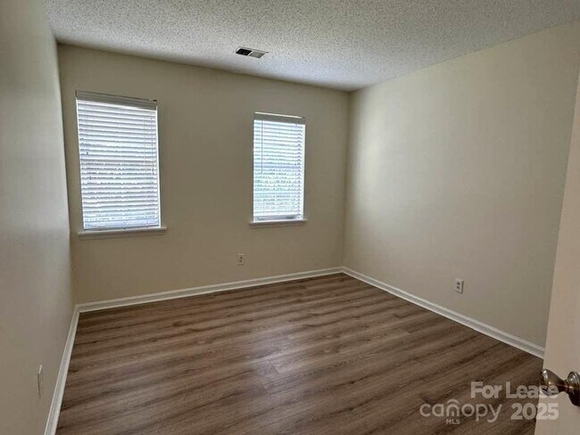 Building Photo - 9037 Castlebay Dr