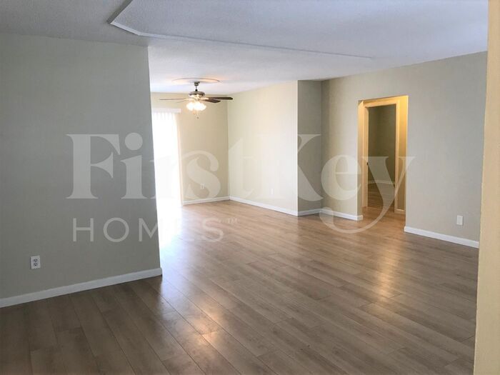 Building Photo - 207 Porter Pl