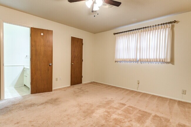 Building Photo - Wonderful 2 Bedroom 1.5 Bathroom Duplex!!!