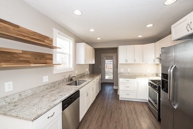 Building Photo - Beautiful Spacious Home in Sugarhouse!