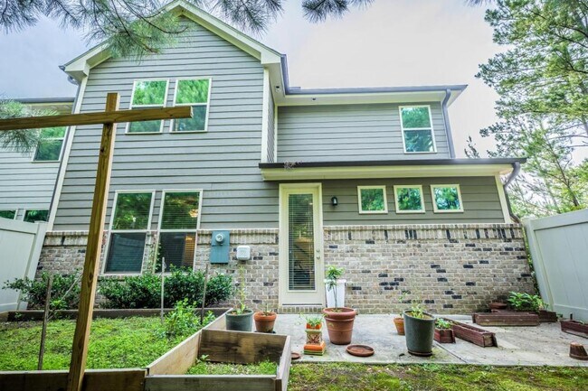 Building Photo - 411 Alamosa Pl