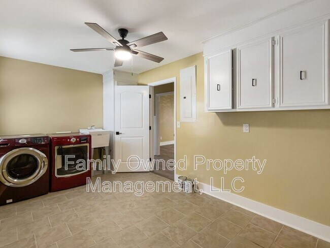 Building Photo - 23 Shadowmoss Pkwy