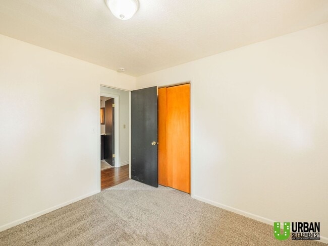 Building Photo - 2104 N Dale Ln