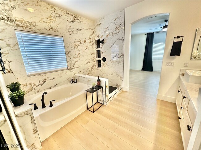 Building Photo - 10195 Queensbury Ave