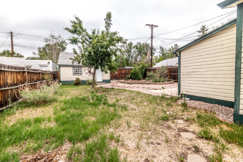 Building Photo - 1314 E Platte Ave