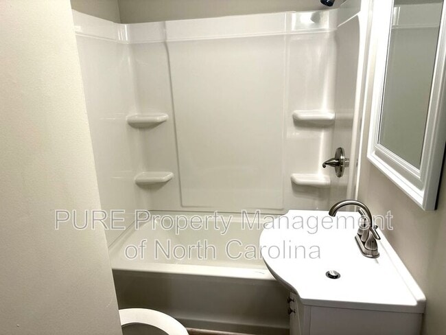 Building Photo - 108 Mendota Ave