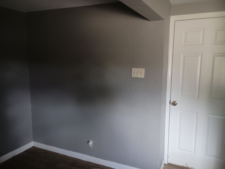 Building Photo - Room in Single Family Home on Nash Blvd