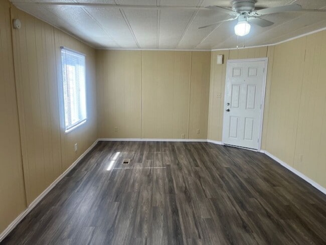 Building Photo - ***3 BEDROOM/2 BATHROOM IN DEWEY***