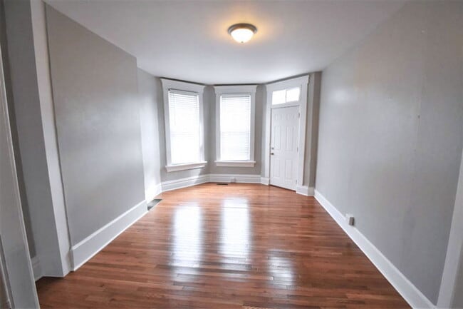 Building Photo - 2355 N High St