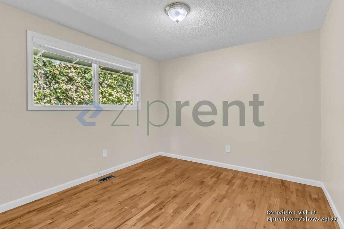 Building Photo - 12805 SW Washington St