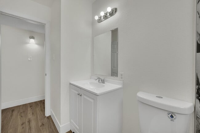 Building Photo - 1304 Rexford Pl