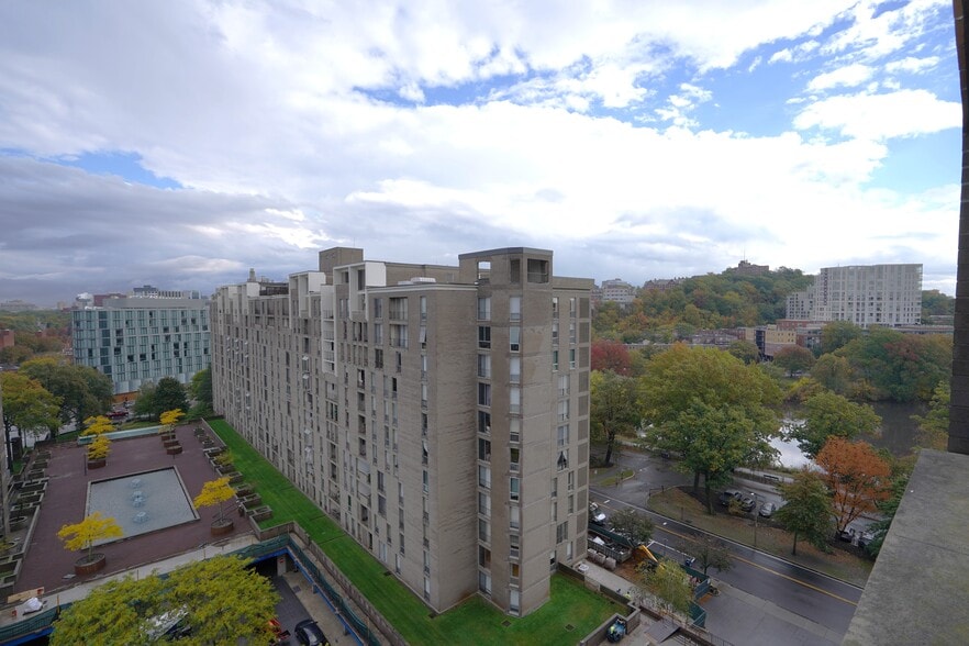 Building Photo - 77 Pond Ave