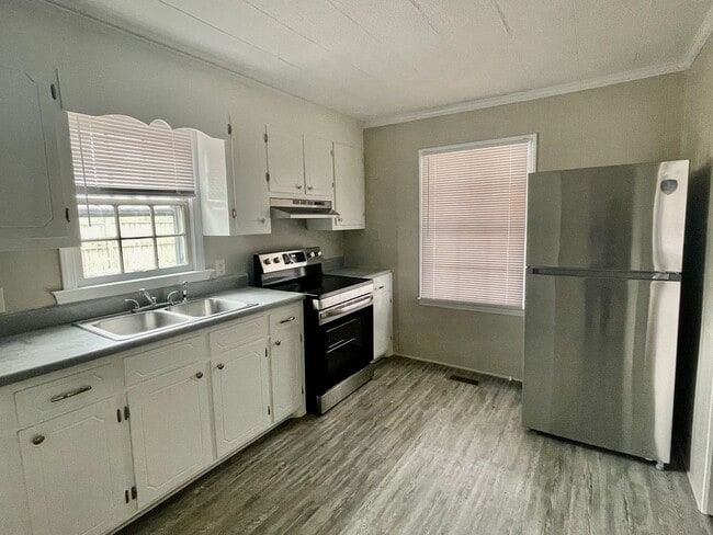 Building Photo - Take a look at this Adorable 3 bedroom 1 bath home Located in Gastonia