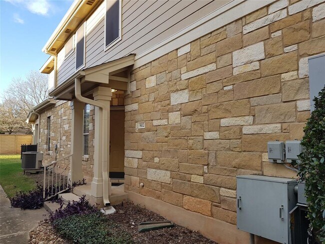 Building Photo - 16100 S Great Oaks Dr