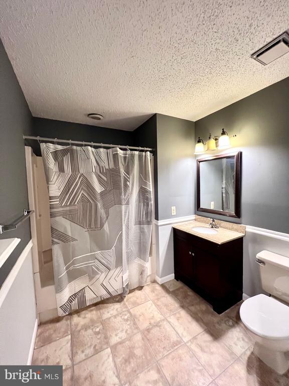 Building Photo - 4204B Aberdeen Dr