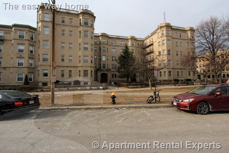 Building Photo - 29 Park Dr