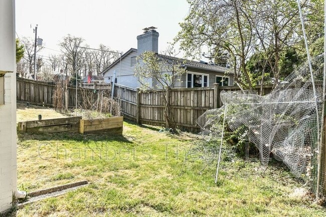 Building Photo - 1328 N Ivanhoe St