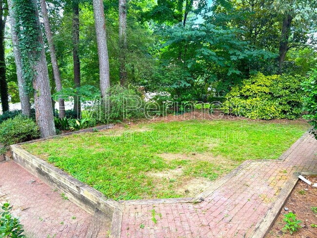 Building Photo - 5338 Roberts Dr